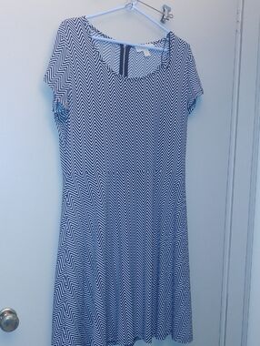 Michael Kors Navy and White Chevron Midi Dress with Short Sleeves